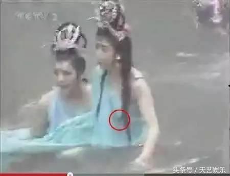 影视中的爆料穿帮视频在线观看,揭秘那些被网友发现的经典穿帮瞬间 第2张 影视中的爆料穿帮视频在线观看,揭秘那些被网友发现的经典穿帮瞬间 第2张