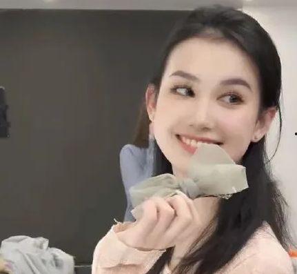 官宣吃瓜网红,揭秘网络红人的幕后故事与真实生活”  第2张