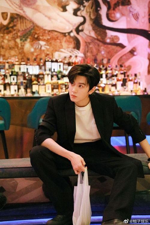 陈哲远粉丝爆料视频,揭秘明星幕后生活片段