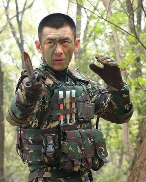 特种兵霹雳火在线观看,热血激战，铁血铸就英雄本色  第2张