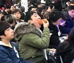 饭后娱乐吃瓜群众图片  第2张