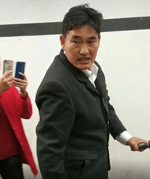 大衣哥娱乐圈爆料,不为人知的幕后故事 第2张 大衣哥娱乐圈爆料,不为人知的幕后故事 第2张